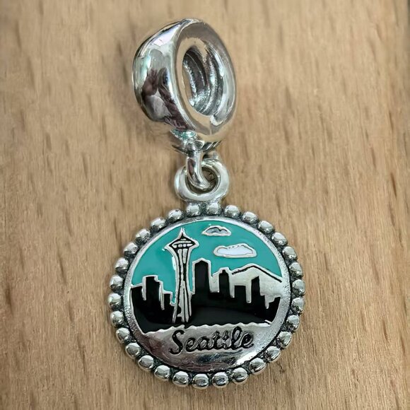 Pandora Seattle Seattle Skyline Charm Pendant, S925 Silver Bracelets - Picture 1 of 4